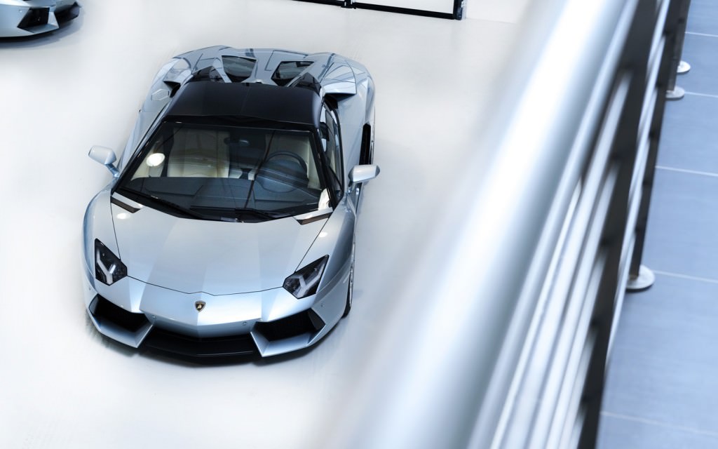 Lamborghini Aventador üstünü açtı