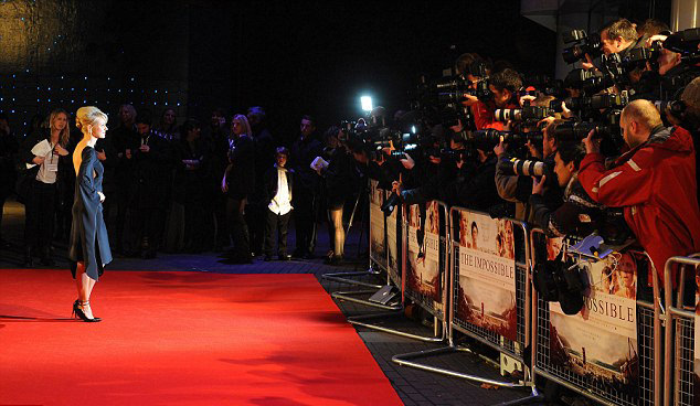 Büyüleyici Naomi Watts