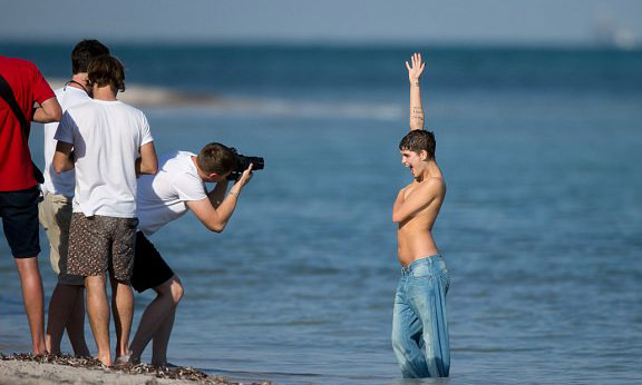 Pixie Geldof'tan sıcak pozlar