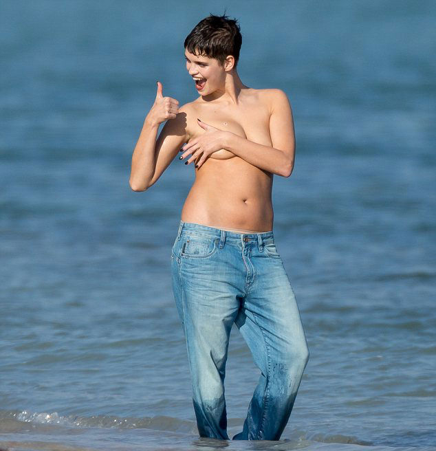 Pixie Geldof'tan sıcak pozlar