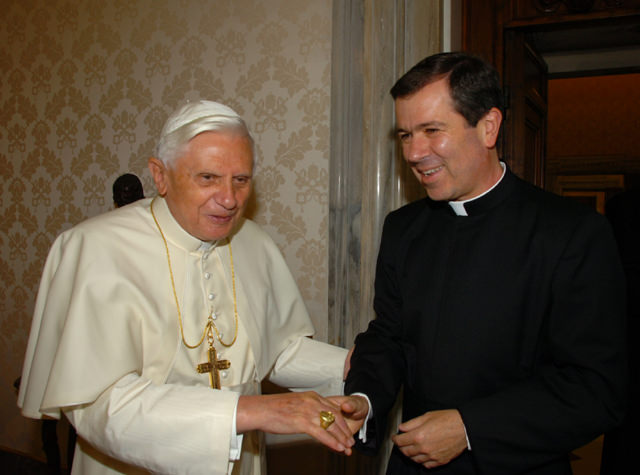 Papalar da istifa eder