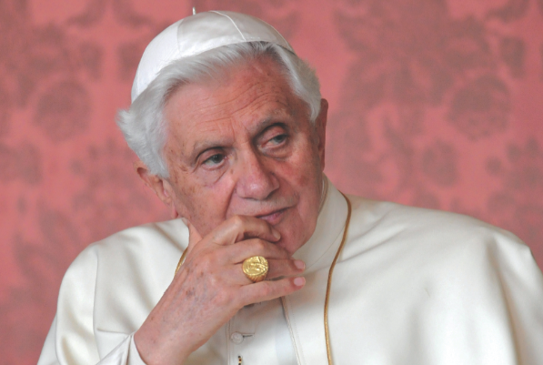 Papalar da istifa eder