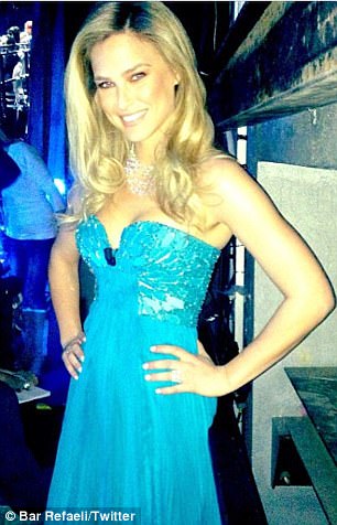 Podyumdan sahnelere Bar Refaeli