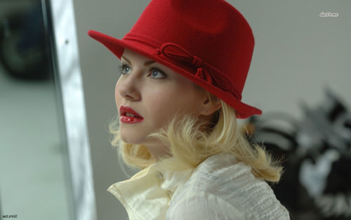 Televizyonun en seksisi Elisha Cuthbert!