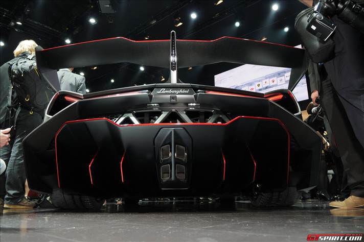 Lamborghini Veneno tanıtıldı