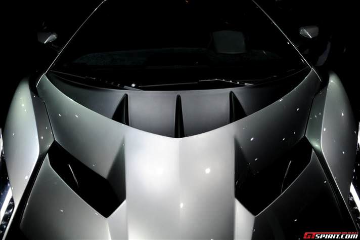 Lamborghini Veneno tanıtıldı