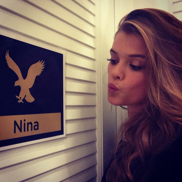 Hamburger yemek hiç bu kadar seksi olmamıştı!