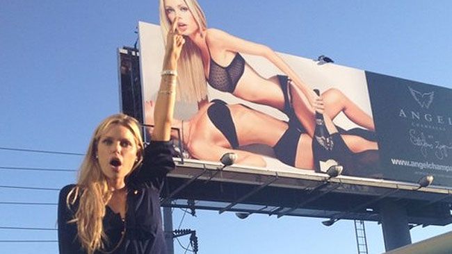 Trafiği felç eden kadın: Sophie Monk