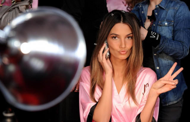 Hasırdan 'melek' Lily Aldridge