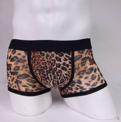 Erkek modasında leopar desen