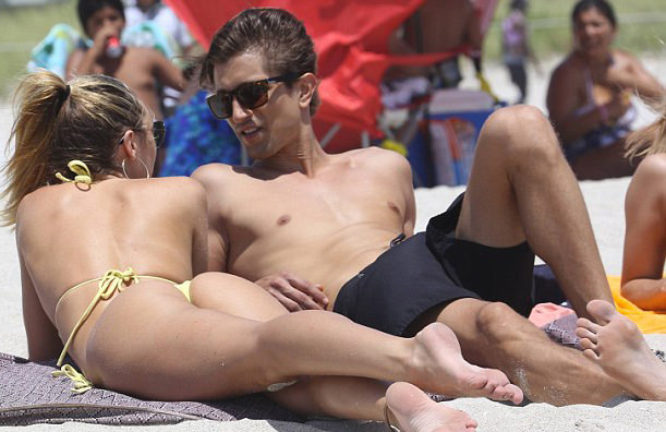 Candice Swanepoel sezonu açtı!