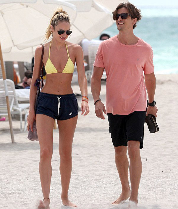 Candice Swanepoel sezonu açtı!