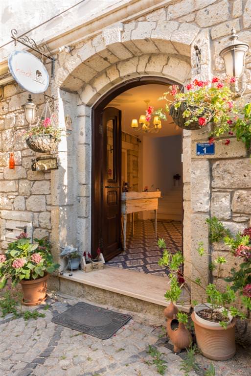 Alaçatı’da Bir Güzel Butik Otel : Kedili Ev