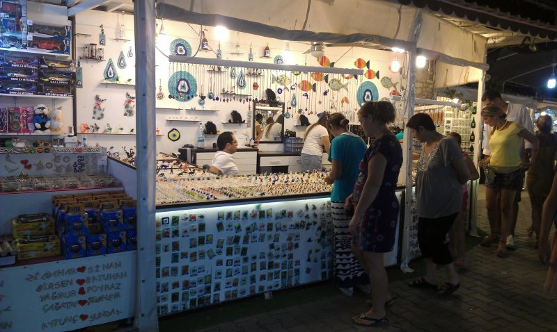 Alaçatı’da Sokak Modası: Çatladıkapı