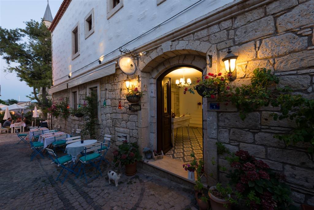 Alaçatı’da Bir Güzel Butik Otel : Kedili Ev
