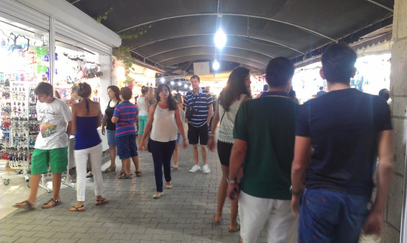 Alaçatı’da Sokak Modası: Çatladıkapı