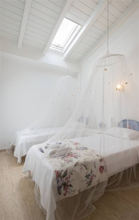 Alaçatı’da Bir Güzel Butik Otel : Kedili Ev