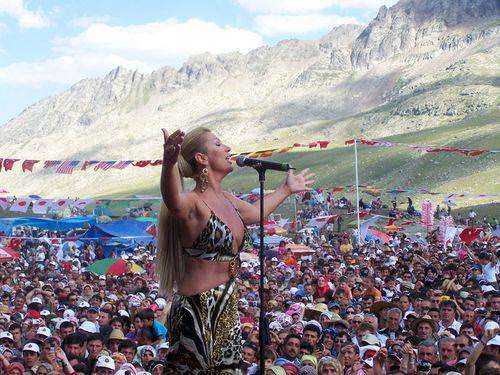 Hangi ünlü hangi takımı tutuyor?