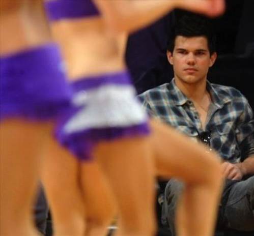 Ünlüler ve ponpon kızlar