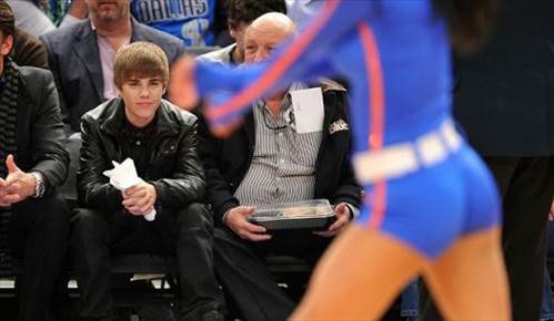 Ünlüler ve ponpon kızlar