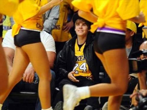 Ünlüler ve ponpon kızlar