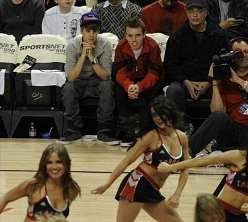 Ünlüler ve ponpon kızlar