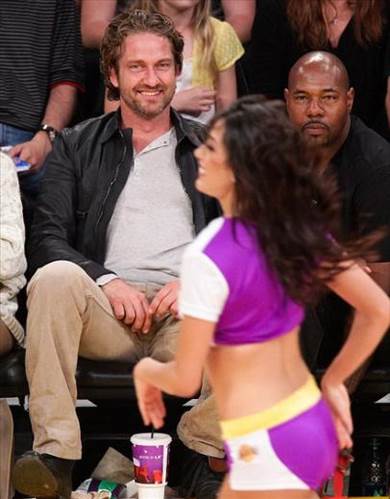 Ünlüler ve ponpon kızlar