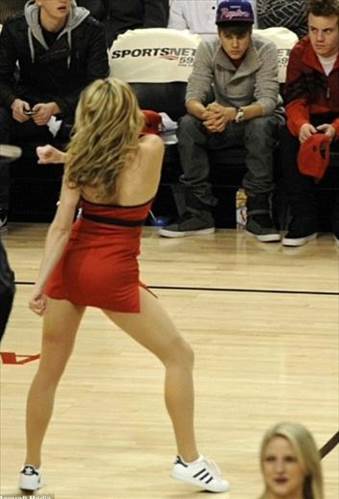 Ünlüler ve ponpon kızlar