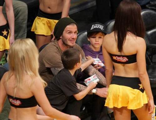 Ünlüler ve ponpon kızlar