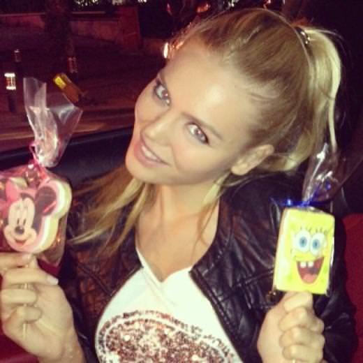 Müge Üzel resimleri