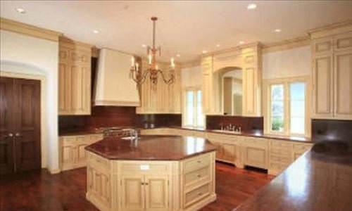 Yıldız futbolcuların dudak uçuklatan evleri