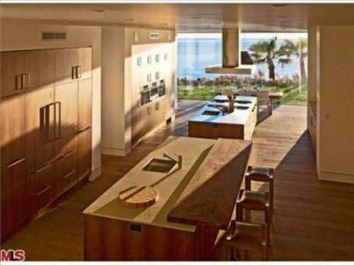 Yıldız futbolcuların dudak uçuklatan evleri