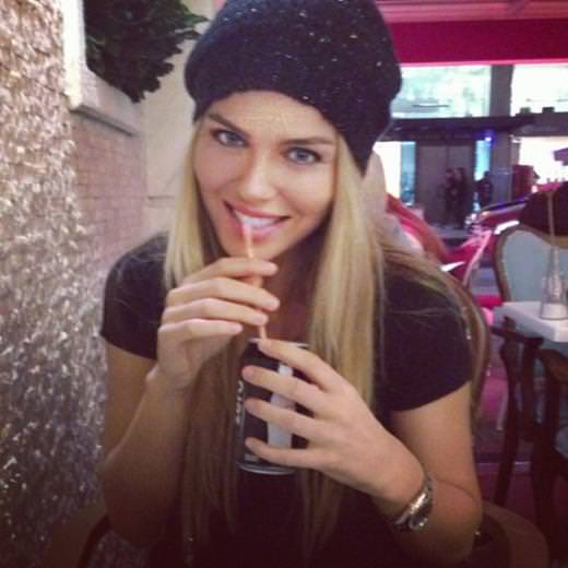 Müge Üzel resimleri