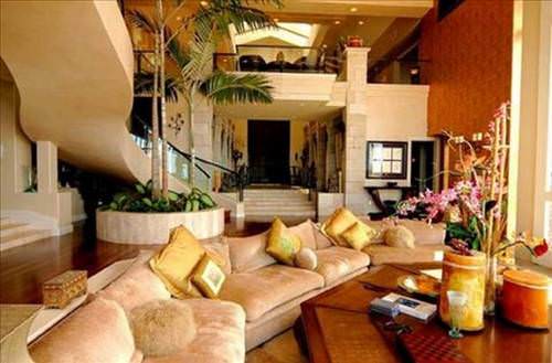 Yıldız futbolcuların dudak uçuklatan evleri