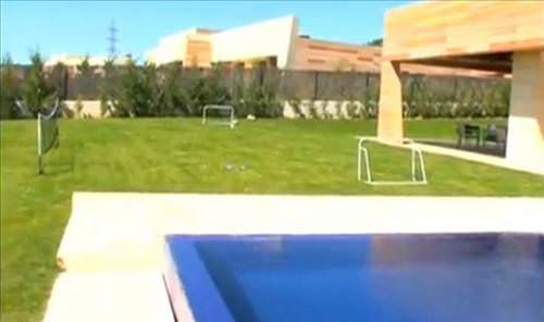 Yıldız futbolcuların dudak uçuklatan evleri