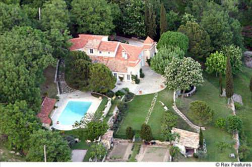 Yıldız futbolcuların dudak uçuklatan evleri