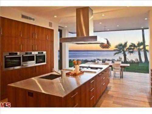 Yıldız futbolcuların dudak uçuklatan evleri