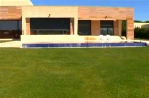 Yıldız futbolcuların dudak uçuklatan evleri