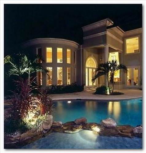 Yıldız futbolcuların dudak uçuklatan evleri