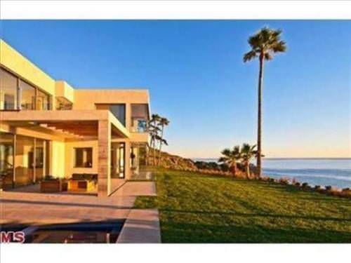 Yıldız futbolcuların dudak uçuklatan evleri