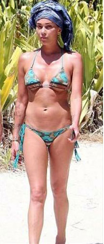 Denizde öpüşmeye doyamadılar