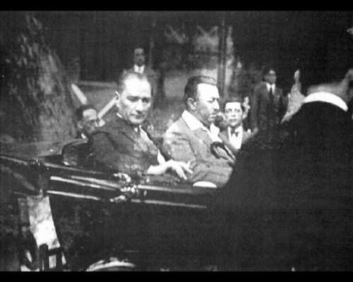 Atatürk'ün hiç bilinmeyen 300 fotoğrafı