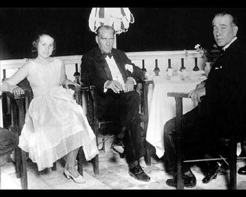 Atatürk'ün hiç bilinmeyen 300 fotoğrafı