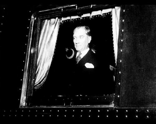 Atatürk'ün hiç bilinmeyen 300 fotoğrafı