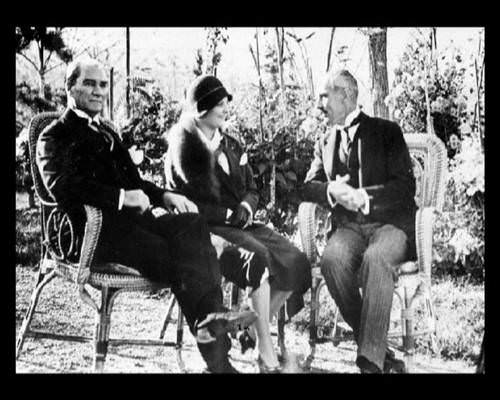 Atatürk'ün hiç bilinmeyen 300 fotoğrafı