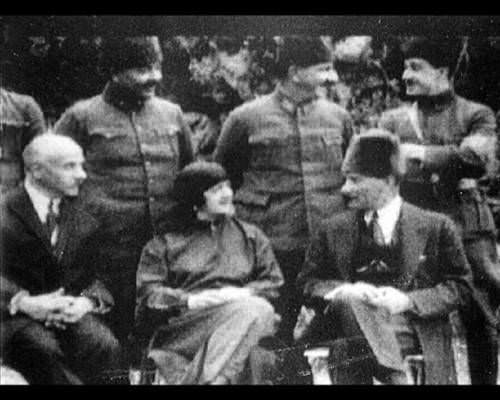 Atatürk'ün hiç bilinmeyen 300 fotoğrafı
