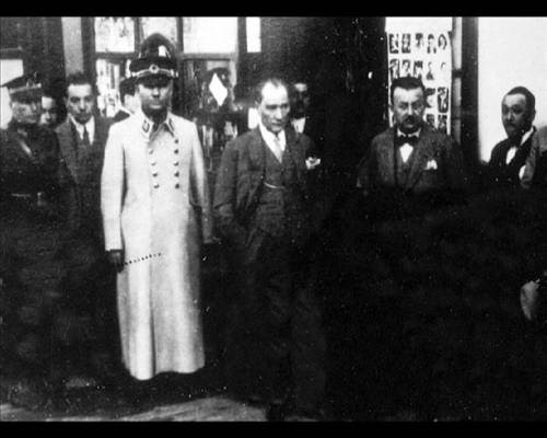 Atatürk'ün hiç bilinmeyen 300 fotoğrafı