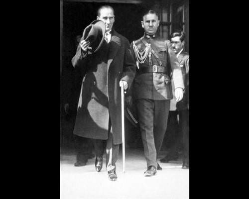 Atatürk'ün hiç bilinmeyen 300 fotoğrafı
