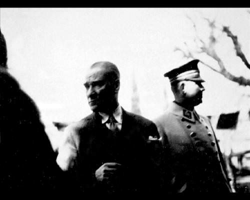 Atatürk'ün hiç bilinmeyen 300 fotoğrafı