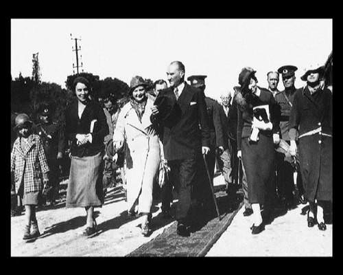 Atatürk'ün hiç bilinmeyen 300 fotoğrafı